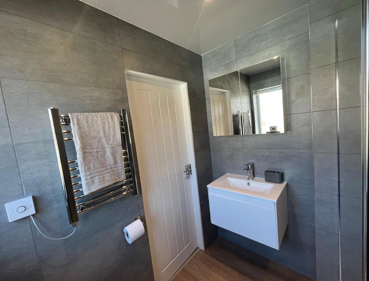 Contemporary 1 Bedroom Apartment Normanton  Luaran gambar
