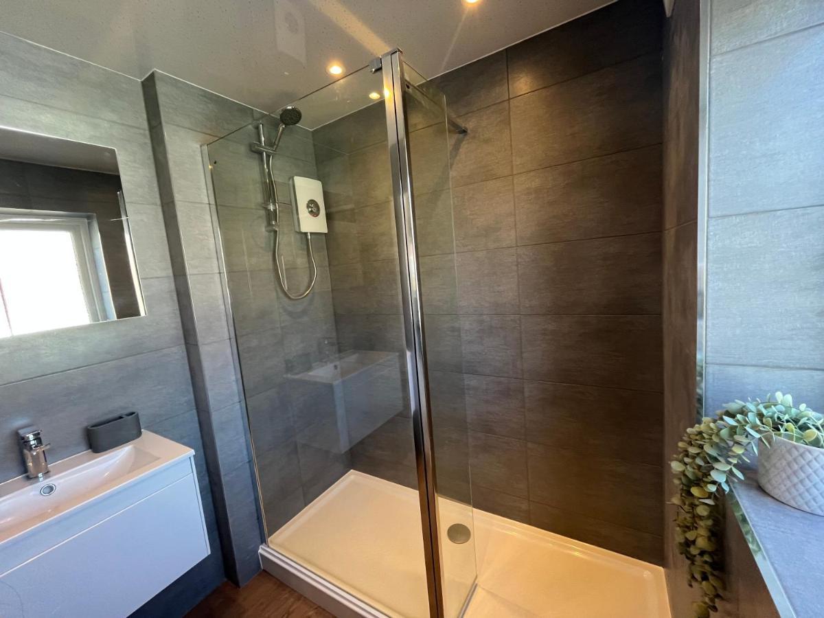 Contemporary 1 Bedroom Apartment Normanton  Luaran gambar